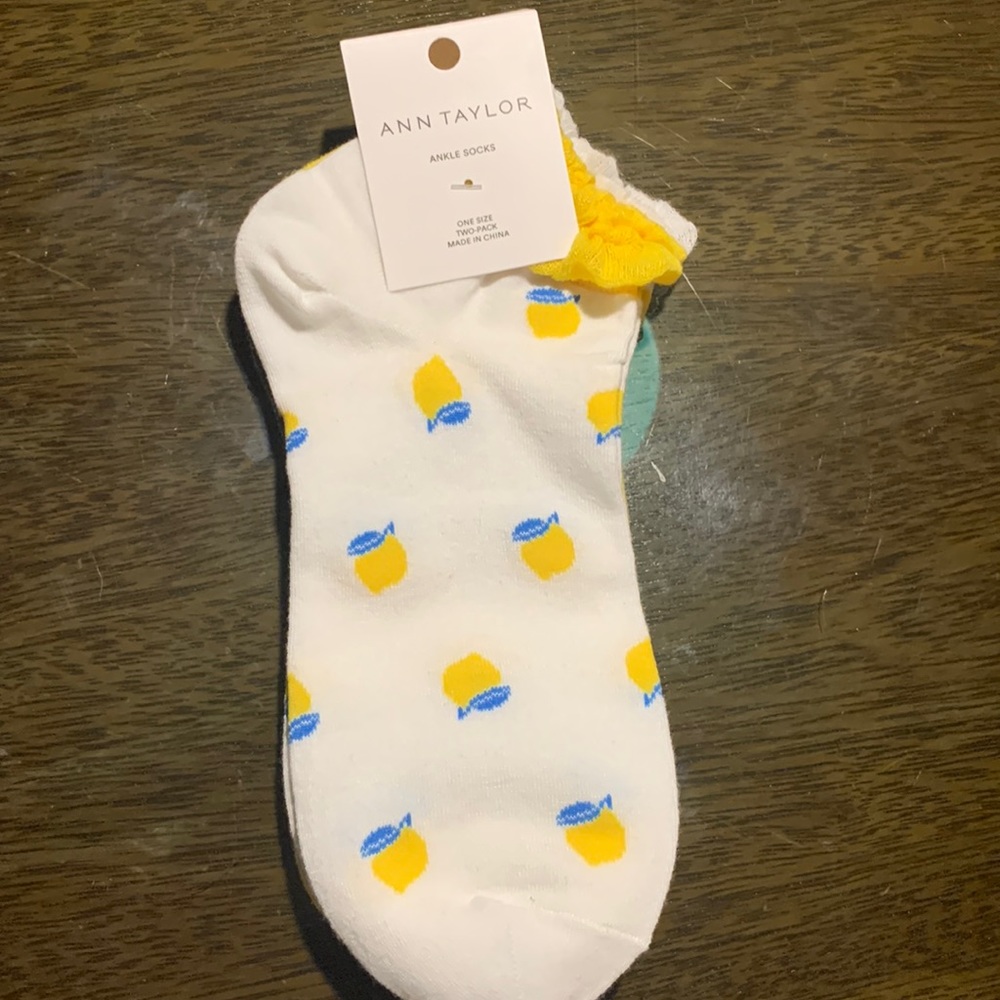 Ann Taylor 2 pack ankle socks 🍋☀️